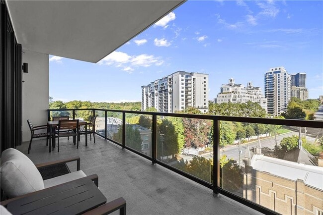 Building Photo - 2425 Peachtree Rd NE