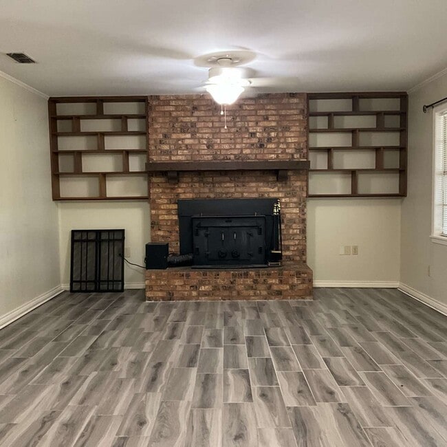 Building Photo - 24291 TX-19