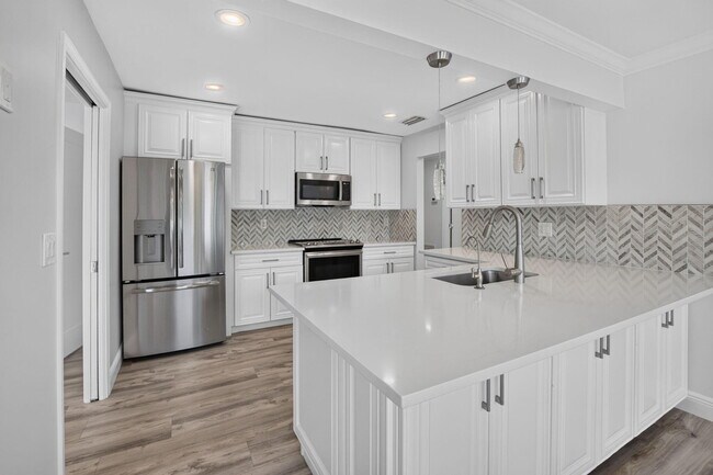 Building Photo - 787 Havana Dr