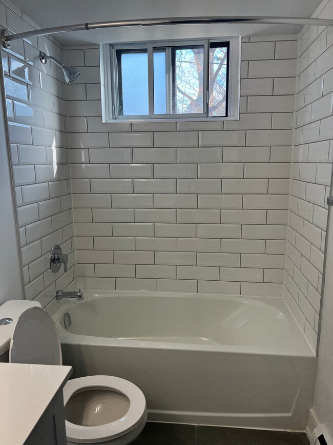 Building Photo - 2124 Ghent Ave