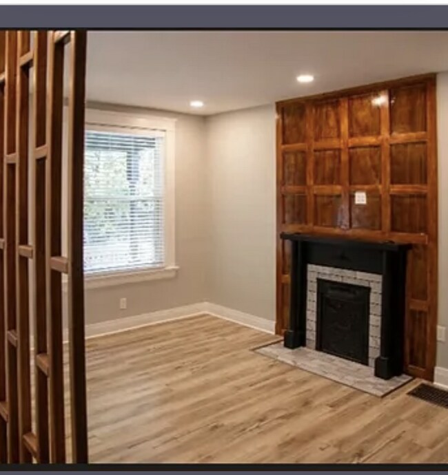 Building Photo - 120 Justis St