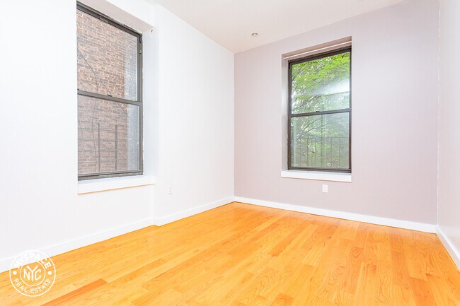 Building Photo - 662 Park Pl