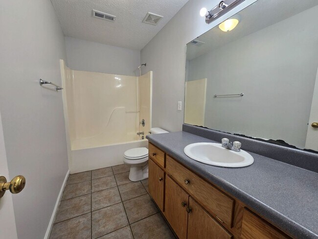 Foto del edificio - 355 Leafmore Rd SW
