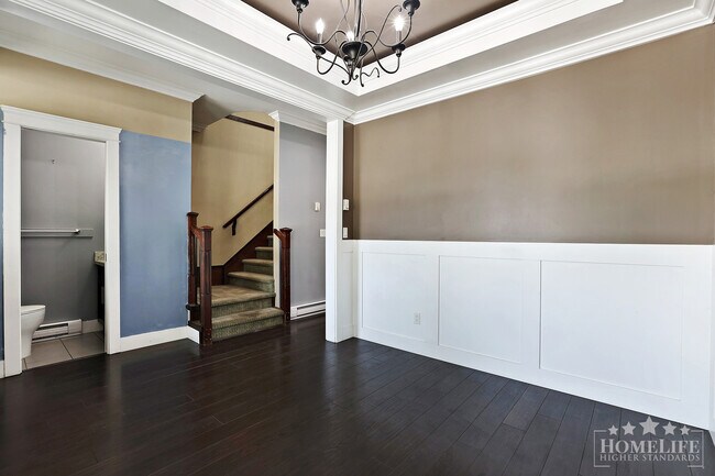 Building Photo - Beautiful Family Home in Panorama Ridge – 3 Bedroom Upper-Level Home with Double Garage