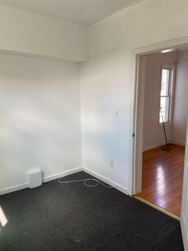 Bed 1 - 192 N 4th St
