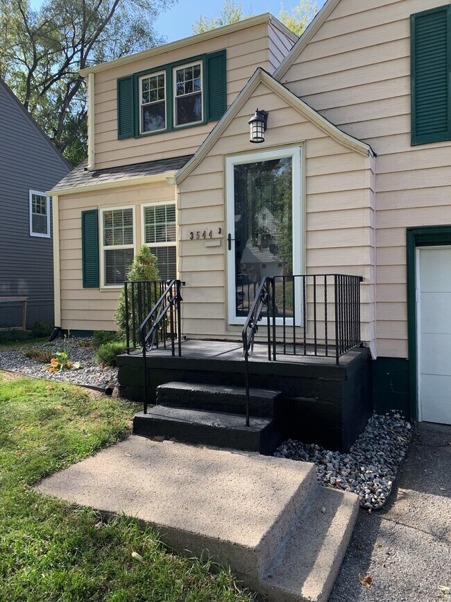 Building Photo - 3544 N 47th Ave