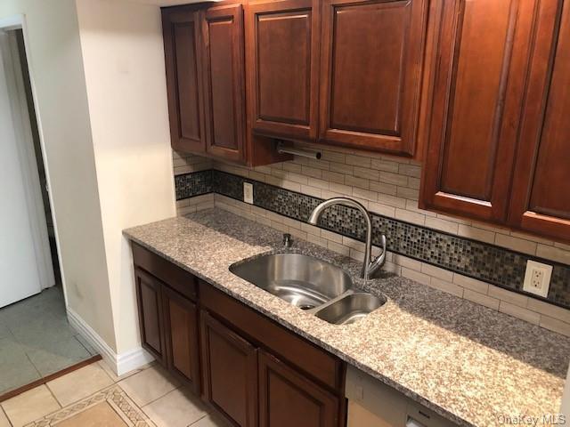 Foto del edificio - 1606 Whispering Hills Dr