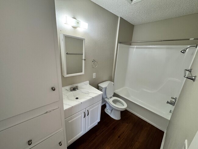 Foto del edificio - Houghton Ave