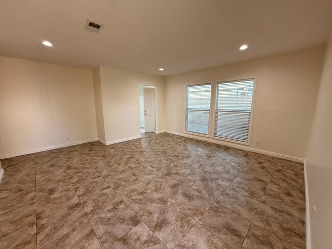 Foto del edificio - 2563 West St