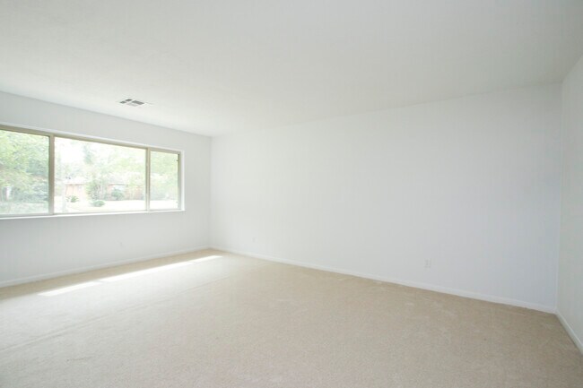 Building Photo - 5102 Knotty Oaks Trl