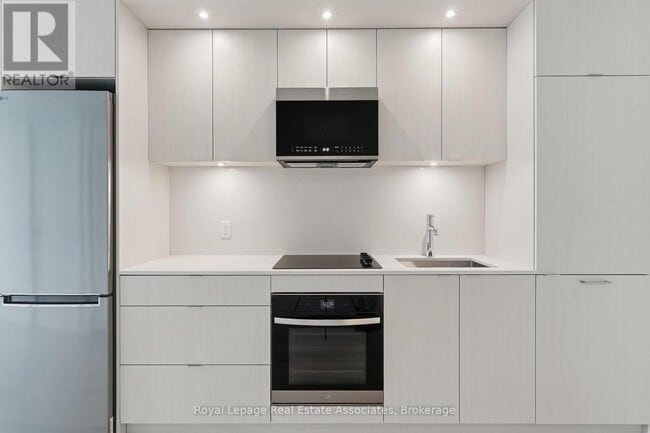 Building Photo - 60 Central Park Roadway