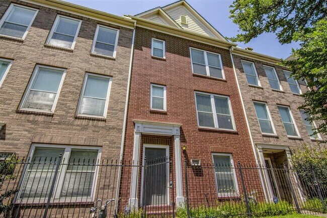 Foto del edificio - 1729 Tuam St