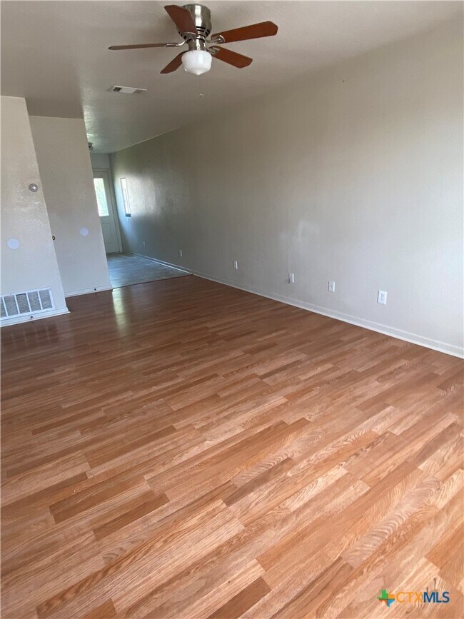 Foto del edificio - 3202 Hereford Ln