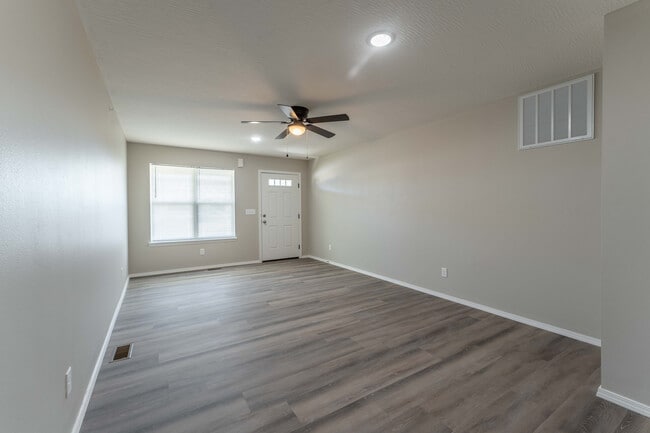 Foto del edificio - Oakwood Heights Townhomes