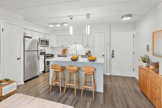 Building Photo - 30 S Spring Ave