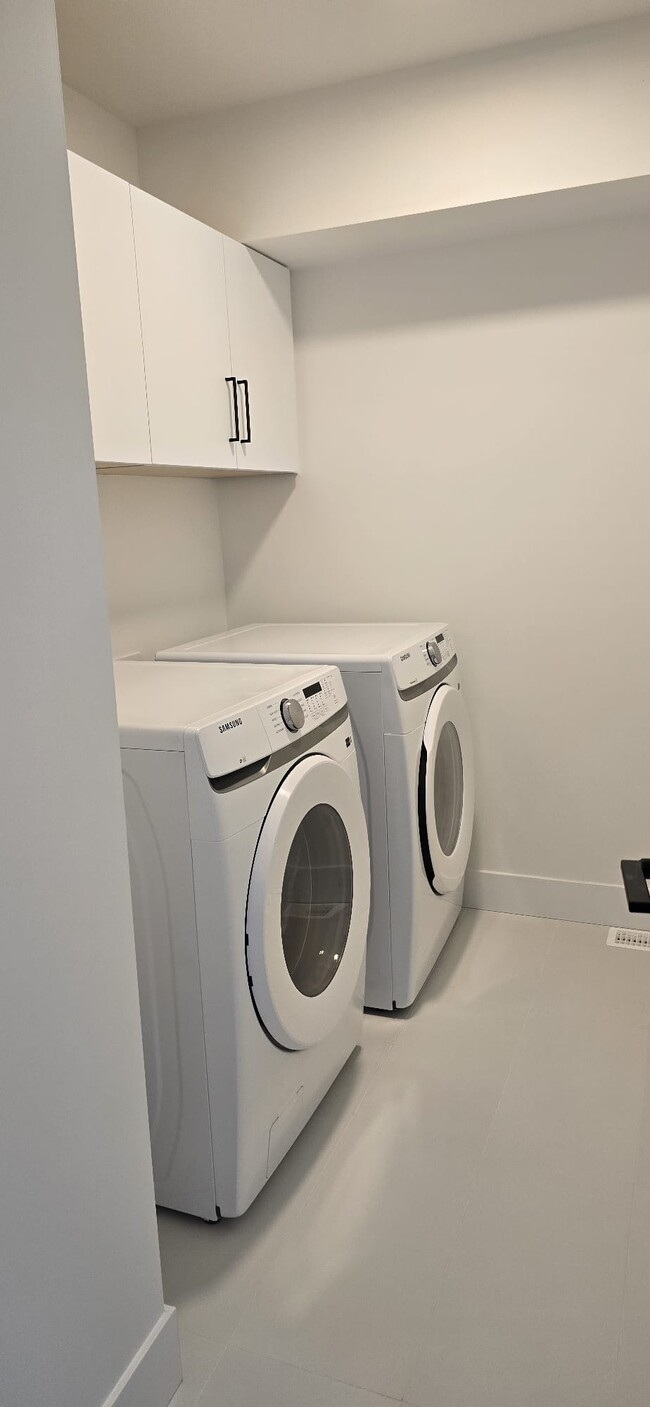 Building Photo - 1975 Shannon Lake Rd