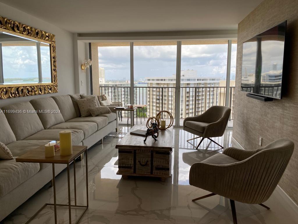 Foto principal - 1450 Brickell Bay Dr