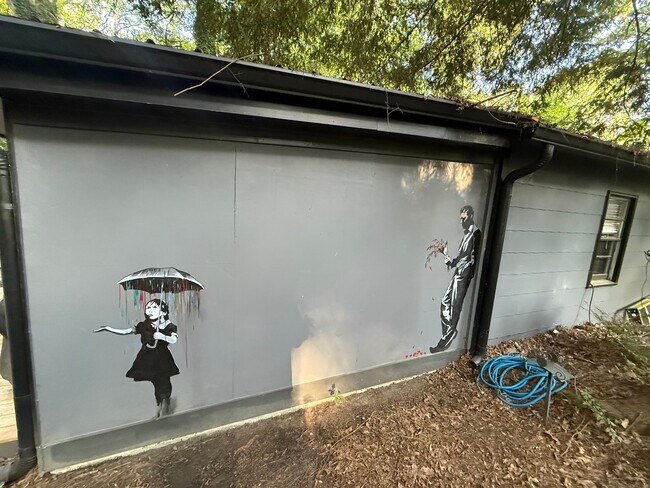 Foto del edificio - 4650 Ridge Dr