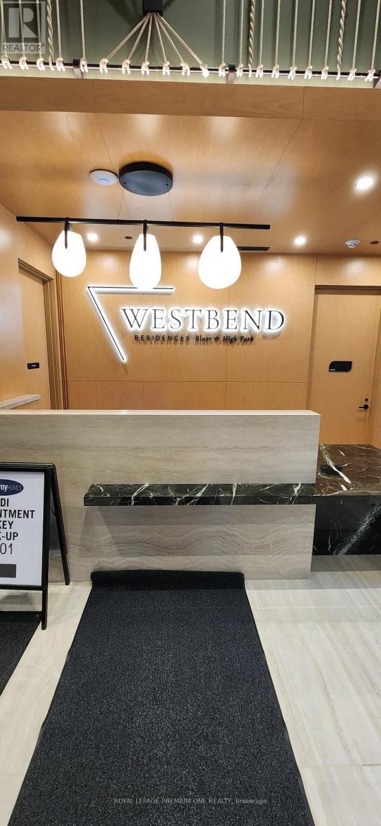 Building Photo - 1660 Bloor St W