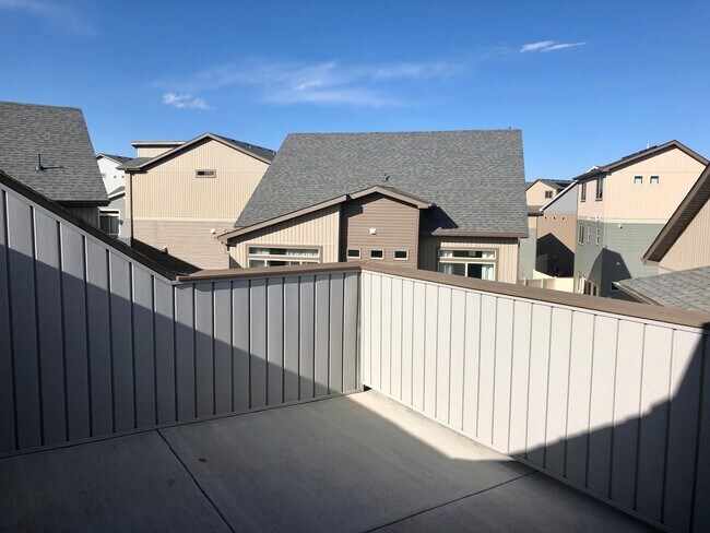 Foto del edificio - BEAUTIFUL 3BD HOME WITH LUXURY UPGRADES IN...