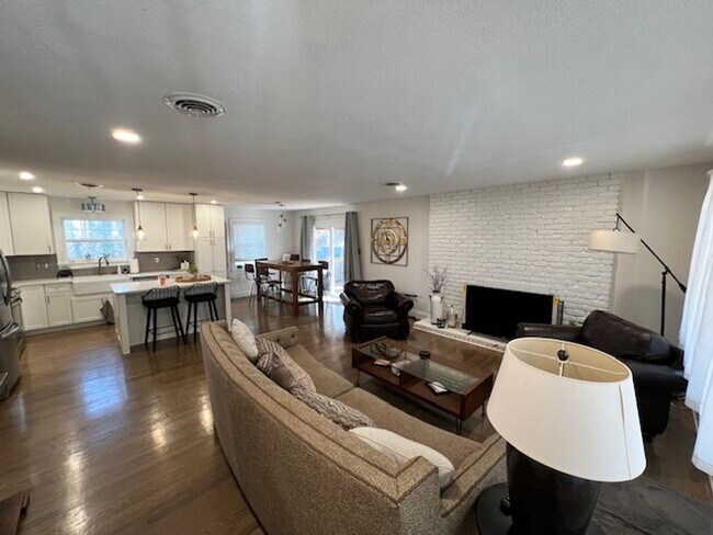 Building Photo - Knoxville 37919 - 4 bedroom, 3 bath FULLY ...