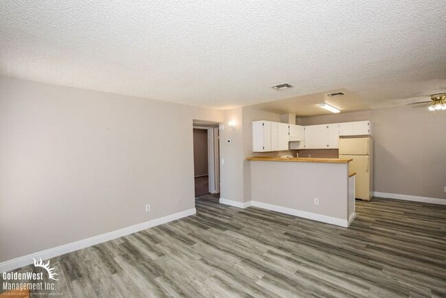 Foto del edificio - Beautifully Updated 2Bdm 1Ba Unit in a Gat...