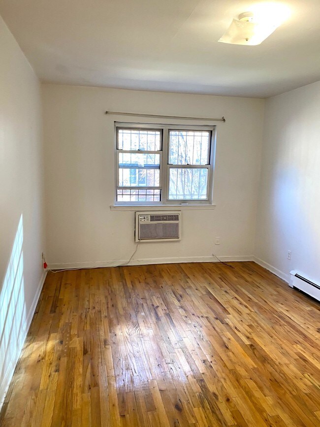 Building Photo - 25-29 30th Drive