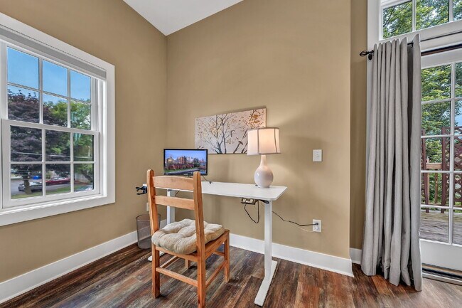 Building Photo - Furnished 1-Bedroom Upper Apartment on Main St