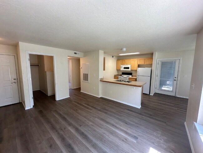 Foto del edificio - "Charming 2-Bed, 2-Bath Haven in Boise – Spacious 985 Sq Ft Retreat!"