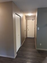 Building Photo - 727 5th Ave N