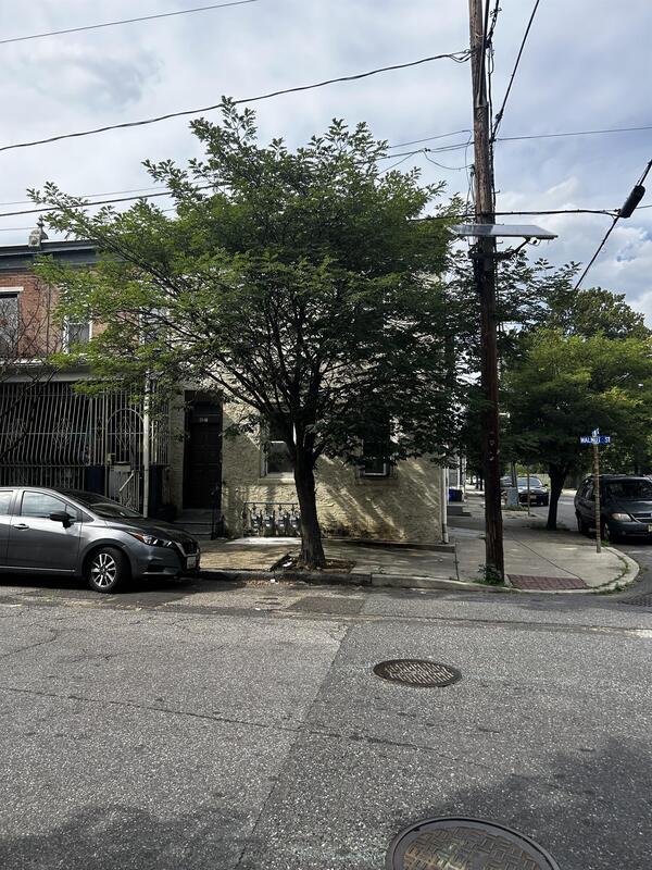 Building Photo - 827 Walnut St