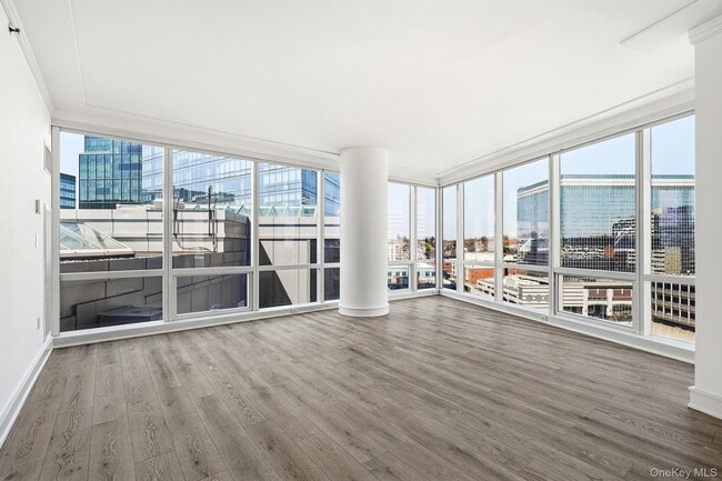Building Photo - 1 Renaissance Square