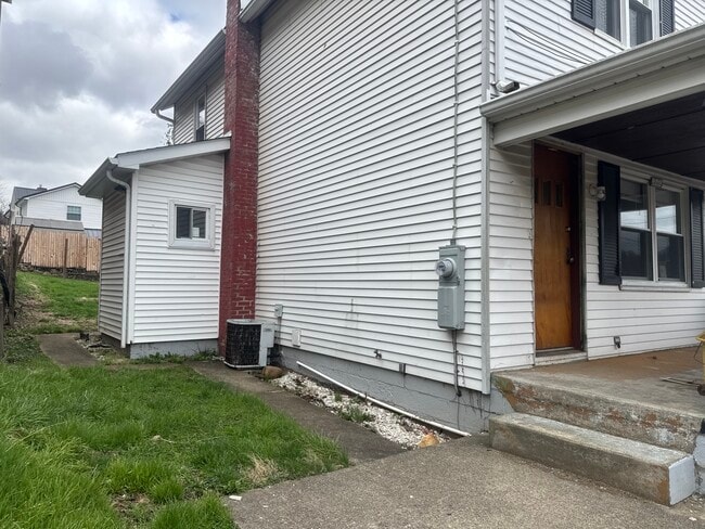 Building Photo - 54 Rebecca St