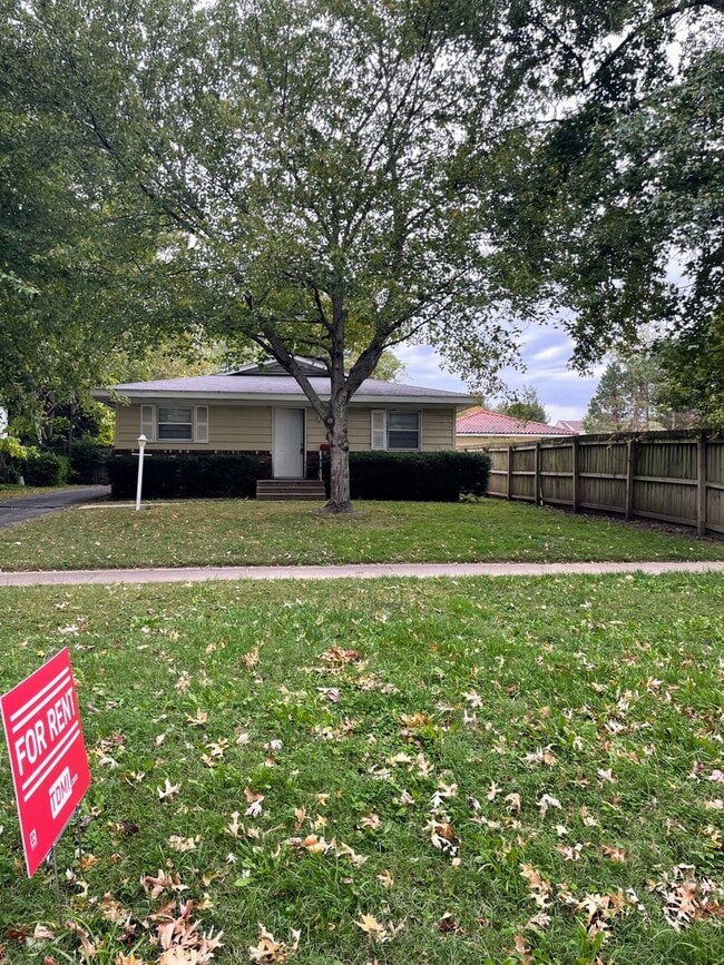 Building Photo - 1036 S Weller Ave