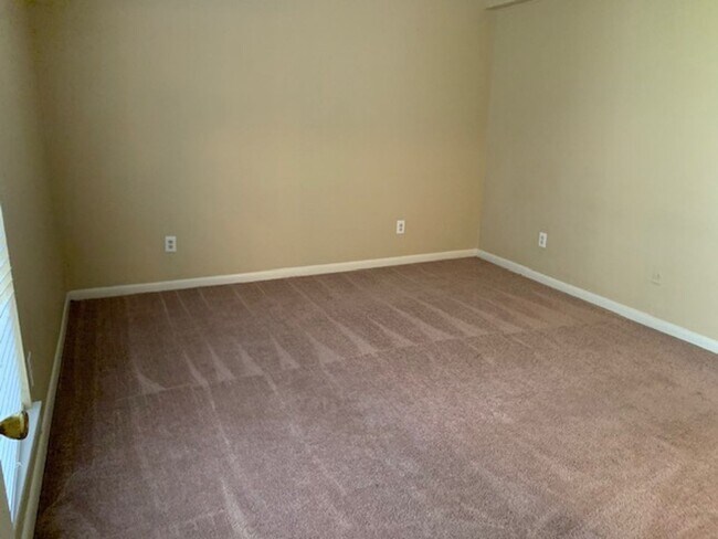 Building Photo - First Floor 2BD/2BA Condo on Memphis/Germantown Line!