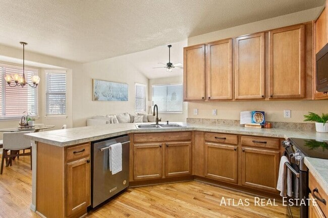 Building Photo - 11060 River Oaks Ln
