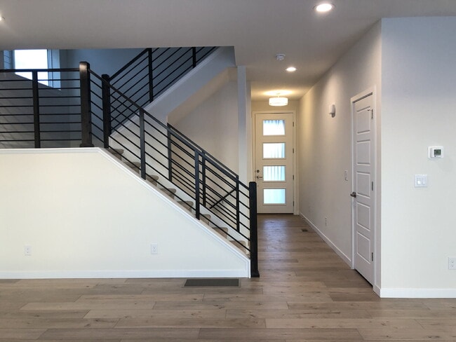 Building Photo - 145 Mohawk Cir