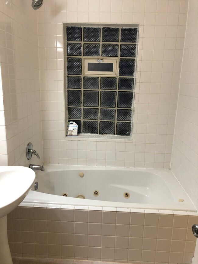 Bathroom - 508 N William St
