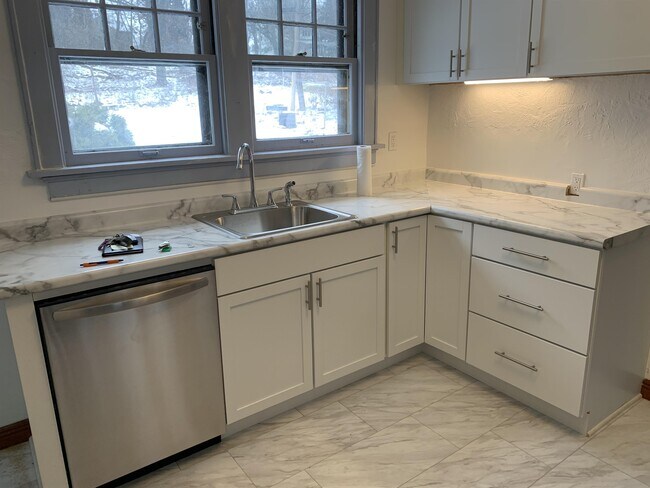 Foto del edificio - 3230 E Washington Ave