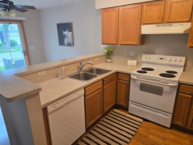 Foto del edificio - 13834 Flay Ave N