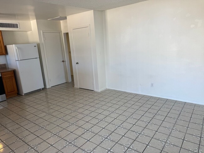 Building Photo - 4541 E San Francisco Blvd
