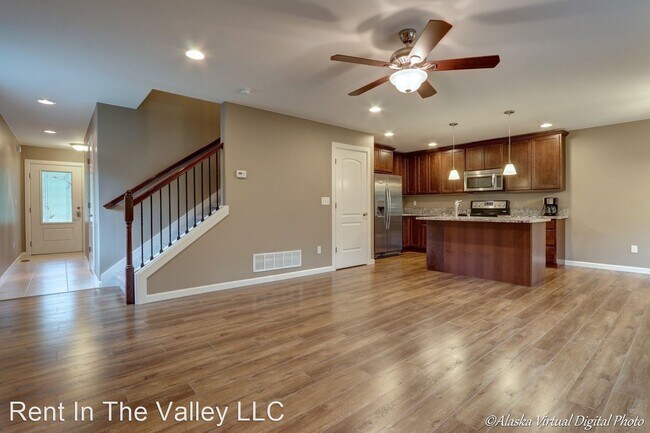 Building Photo - 221 E Forest Dr