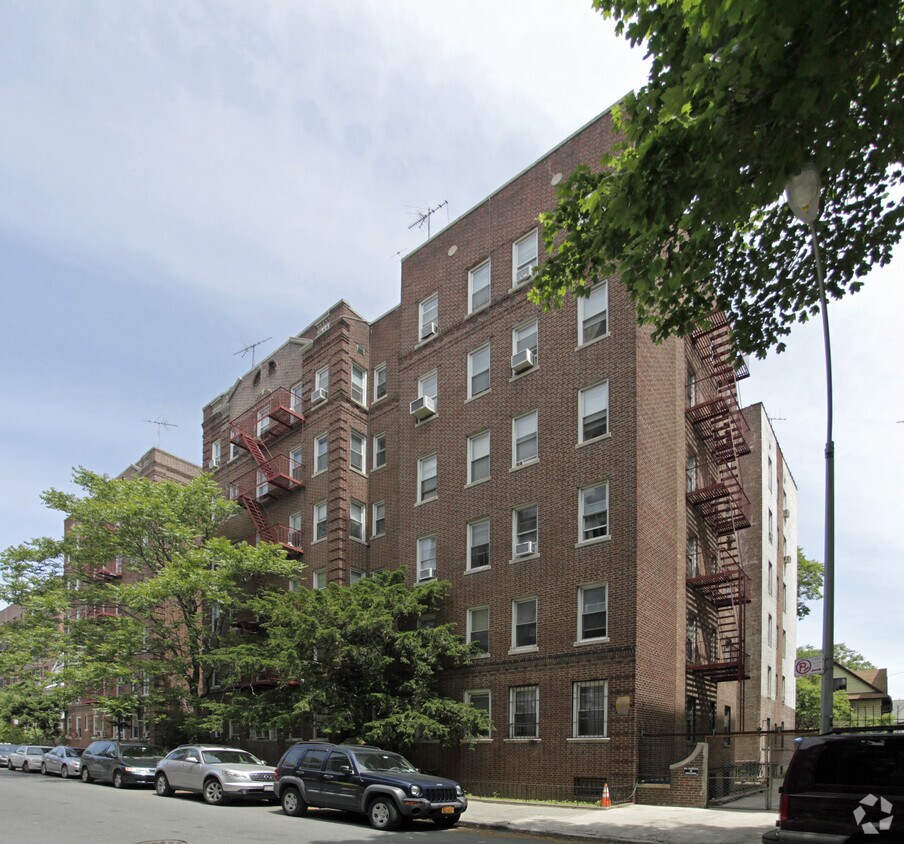 Foto principal - 1565 E 14th St