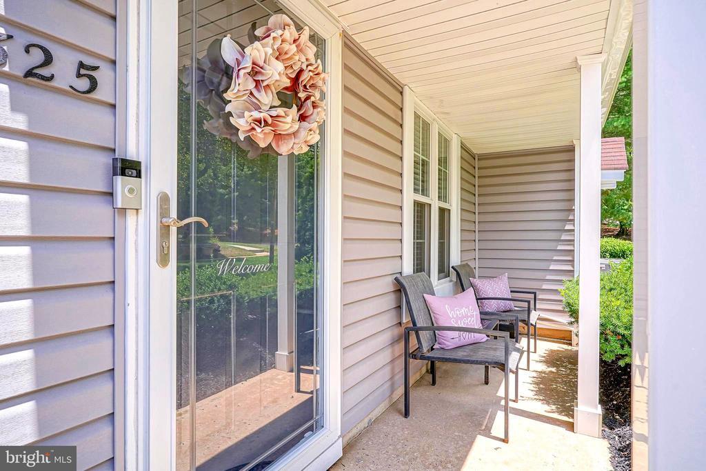 Foto principal - 325 Surrey Ct
