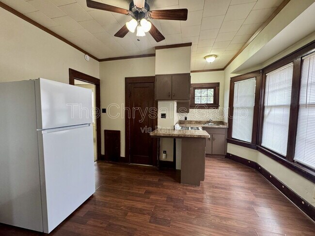 Foto del edificio - 725 Joliet St