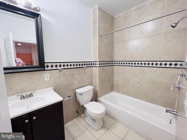 Building Photo - 439 N 13th St