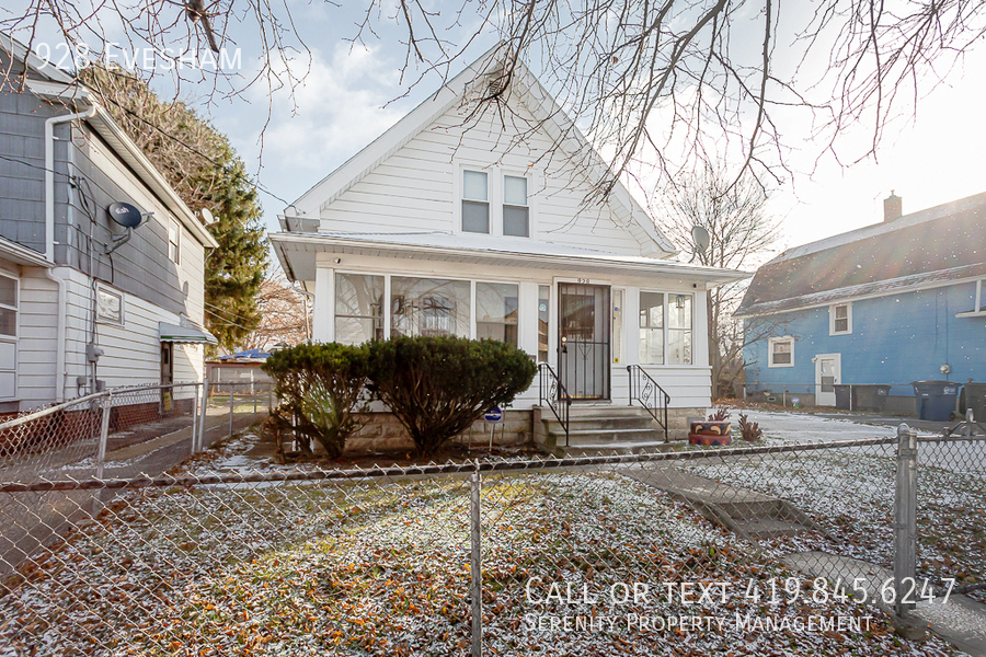 Primary Photo - Must See! Adorable Two Bedroom Home For Re...