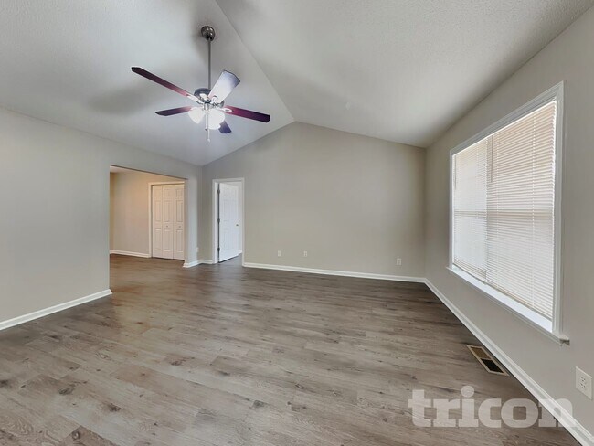 Building Photo - 105 Pinto Ln