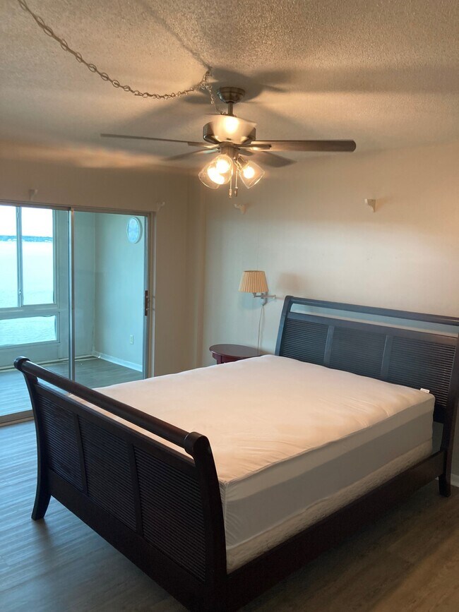 Foto del edificio - 2131 Lakeview Dr