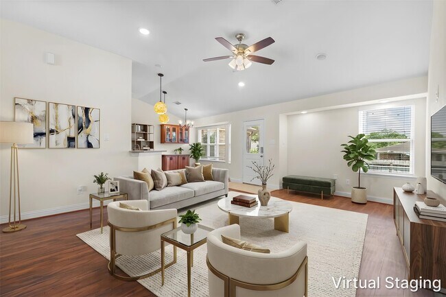 Foto del edificio - 7214 Deep Forest Dr